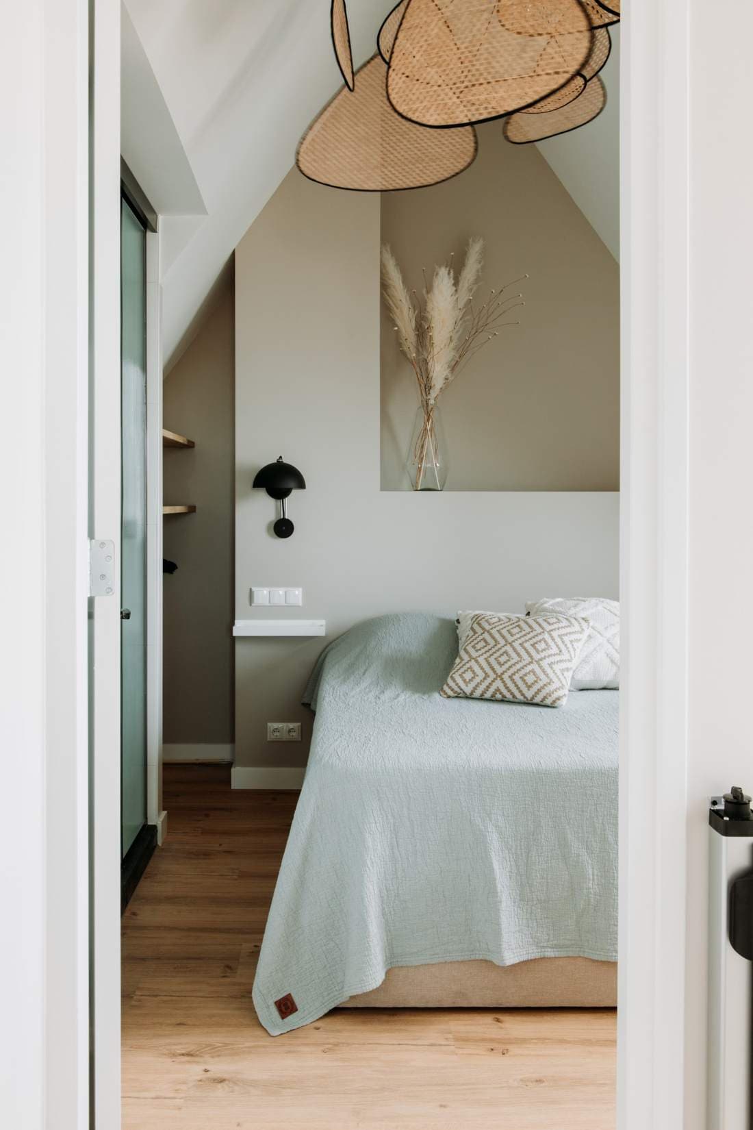 Slaapkamer 4 met glazen schuifwand