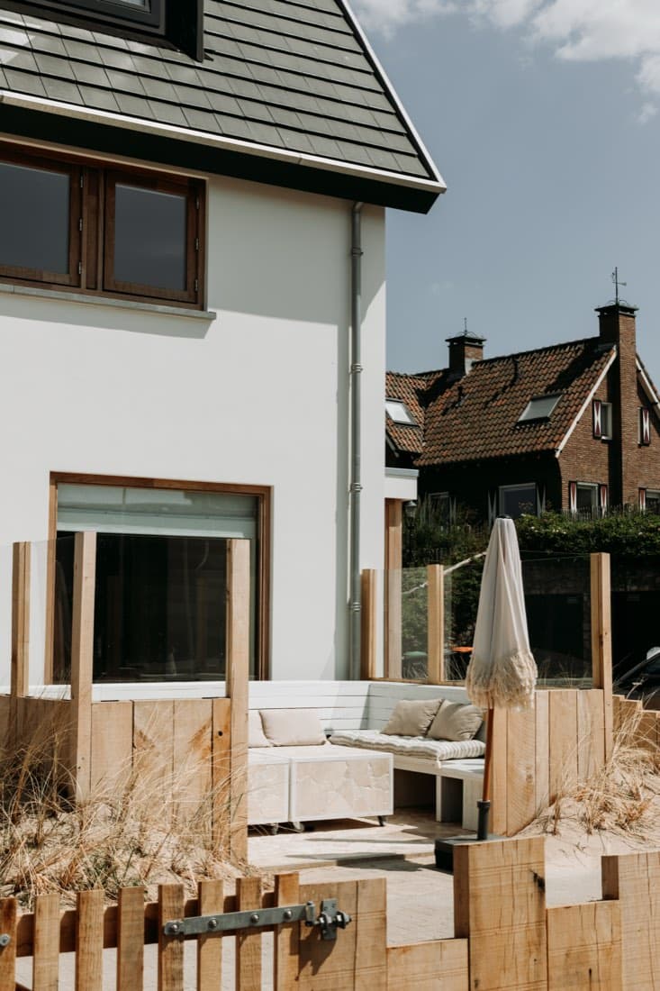 Loungeterras aan de voorkant